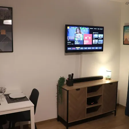 Le Panoramique - Parking, Tram A, Netflix *