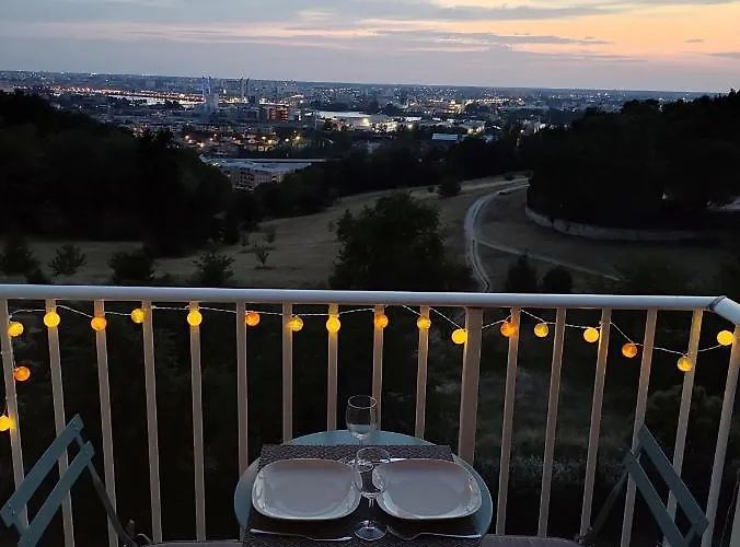 Le Panoramique - Parking, Tram A, Netflix *