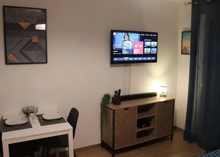 Le Panoramique - Parking, Tram A, Netflix *